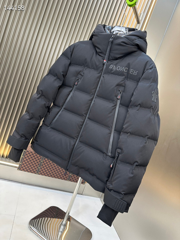Moncler sz1-5 26yr326